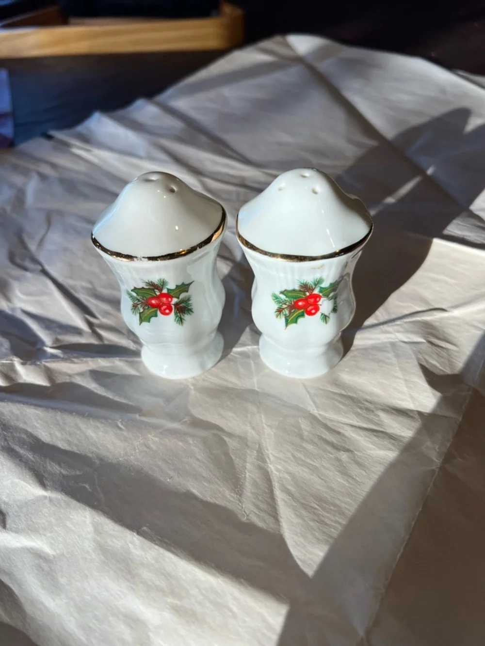 Walbrzych Porcelain Holiday Holly Salt and Pepper Shaker Set with Gold Trim